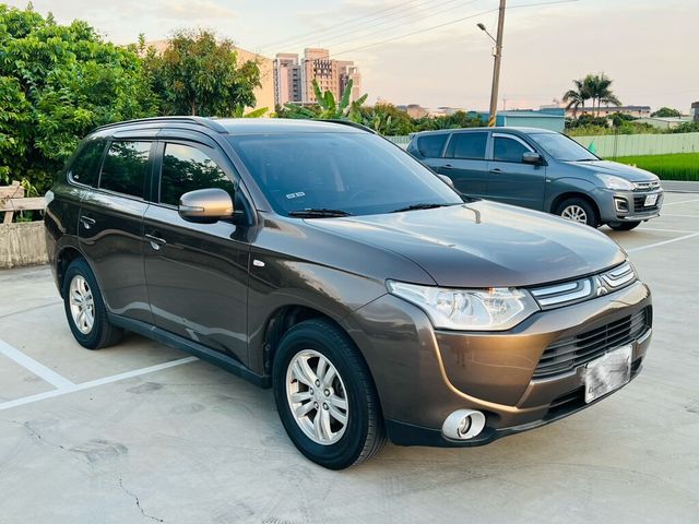MITSUBISHI三菱 OUTLANDER  第2張相片