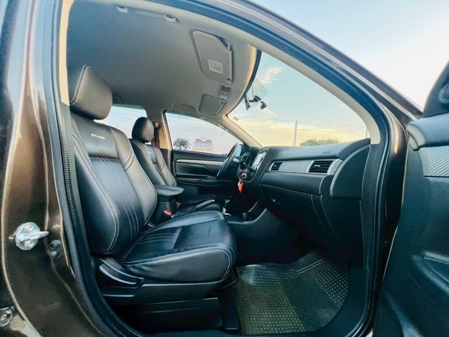 MITSUBISHI三菱 OUTLANDER  第4張相片