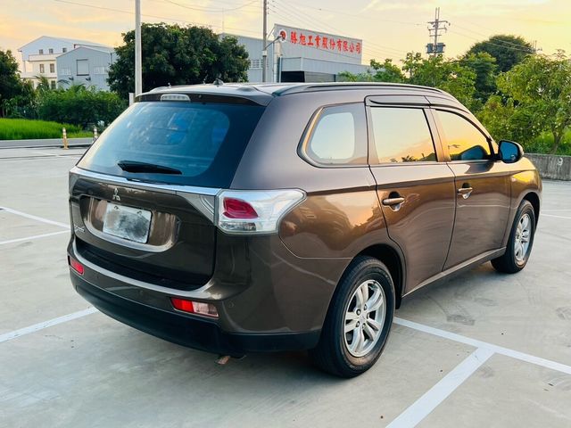 MITSUBISHI三菱 OUTLANDER  第11張相片