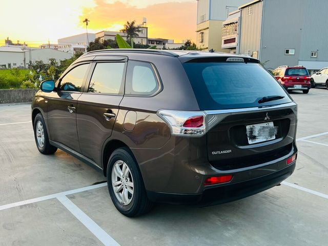 MITSUBISHI三菱 OUTLANDER  第12張相片