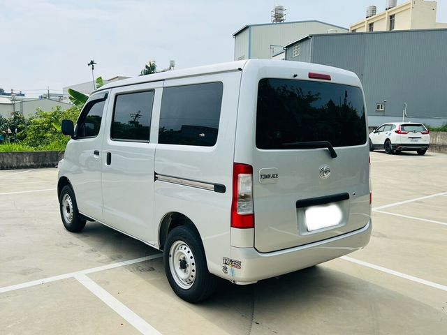 TOYOTA豐田 TOWN ACE  第10張相片