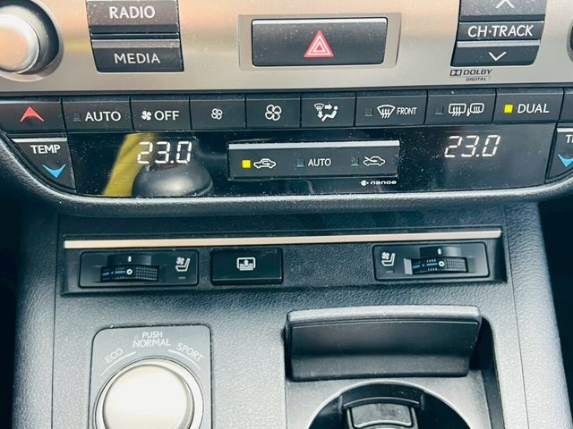 LEXUS凌志 ES300H  第7張相片