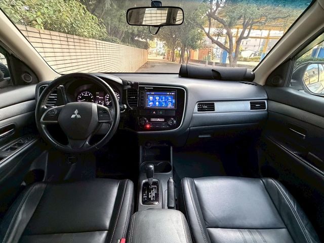 MITSUBISHI三菱 OUTLANDER  第3張相片