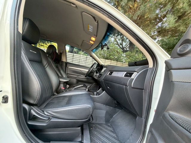 MITSUBISHI三菱 OUTLANDER  第4張相片