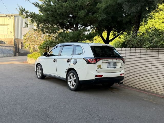 MITSUBISHI三菱 OUTLANDER  第10張相片