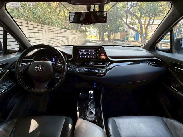 TOYOTA豐田 C-HR  第3張相片