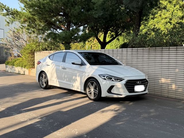 HYUNDAI現代 ELANTRA  第2張相片