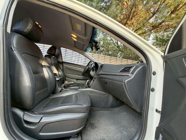 HYUNDAI現代 ELANTRA  第4張相片