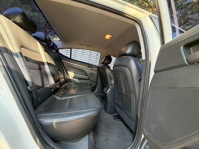 HYUNDAI現代 ELANTRA  第5張相片