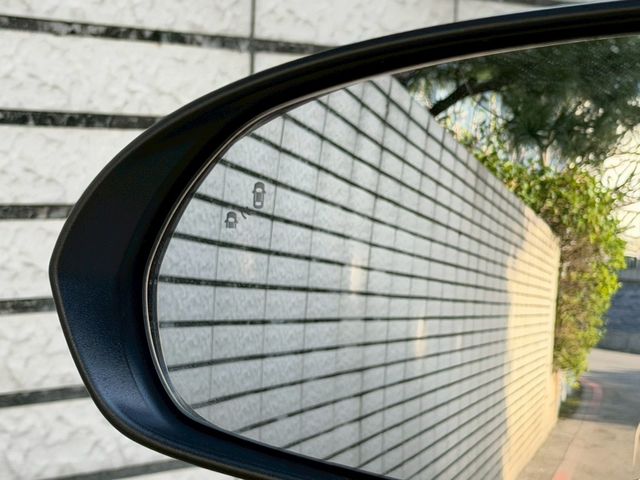 HYUNDAI現代 ELANTRA  第9張相片