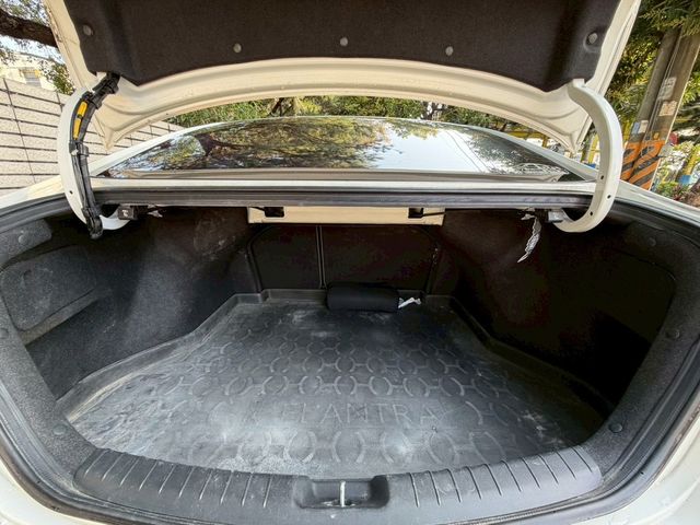 HYUNDAI現代 ELANTRA  第10張相片
