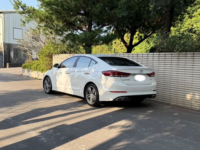 HYUNDAI現代 ELANTRA  第12張相片