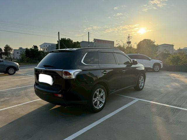 MITSUBISHI三菱 OUTLANDER  第11張相片
