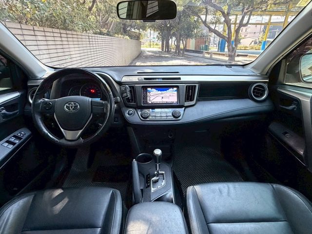 TOYOTA豐田 RAV4  第3張相片