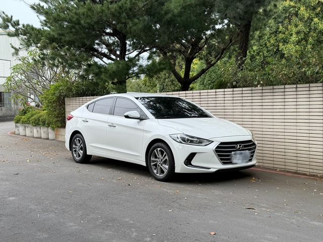 HYUNDAI現代 ELANTRA  第2張相片