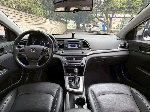 HYUNDAI現代 ELANTRA  第3張相片