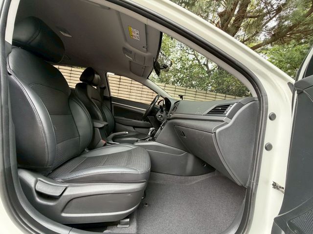 HYUNDAI現代 ELANTRA  第4張相片