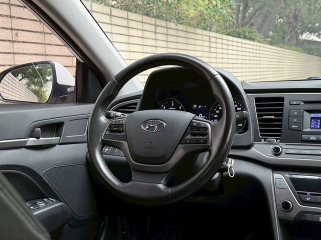 HYUNDAI現代 ELANTRA  第6張相片