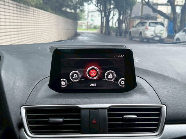 MAZDA馬自達 MAZDA 3  第9張相片