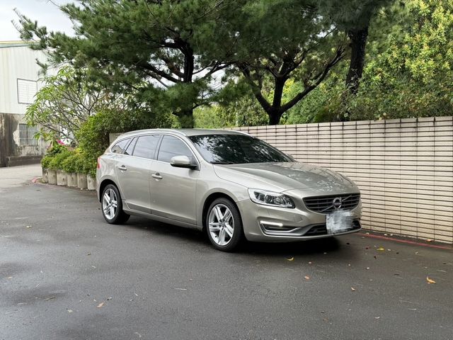 VOLVO富豪 V60  第1張相片