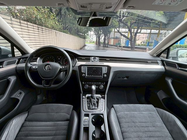 VOLKSWAGEN福斯 PASSAT VARIANT  第3張相片