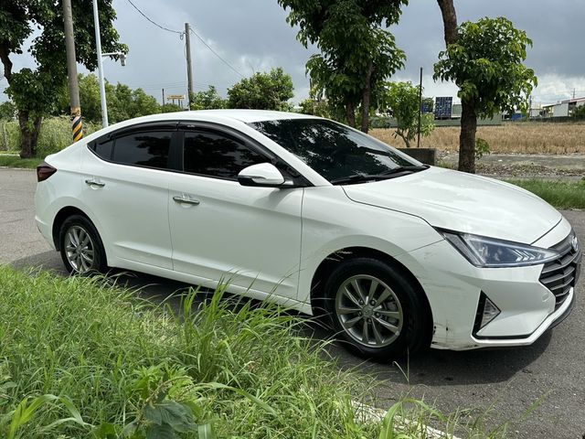 HYUNDAI現代 ELANTRA  第1張相片
