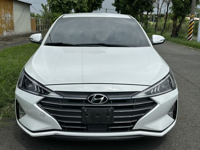 HYUNDAI現代 ELANTRA  第2張相片
