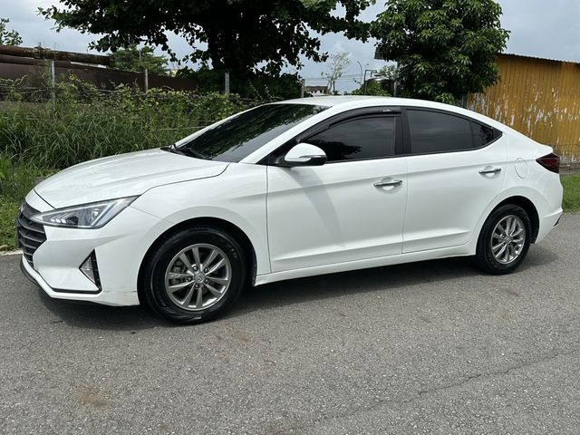 HYUNDAI現代 ELANTRA  第3張相片