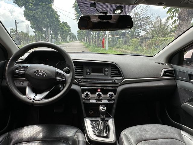 HYUNDAI現代 ELANTRA  第6張相片