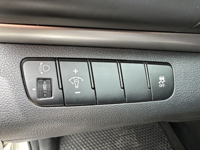 HYUNDAI現代 ELANTRA  第8張相片