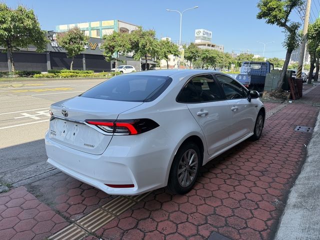 TOYOTA豐田 COROLLA ALTIS HYBRID  第2張相片