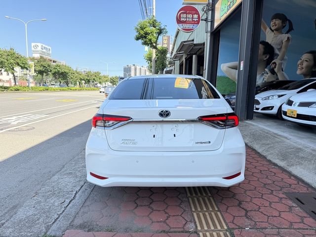TOYOTA豐田 COROLLA ALTIS HYBRID  第4張相片