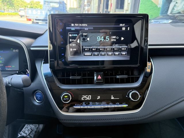 TOYOTA豐田 COROLLA ALTIS HYBRID  第11張相片