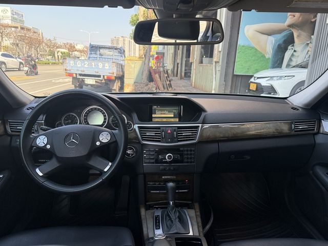 M-BENZ賓士 E200  第5張相片