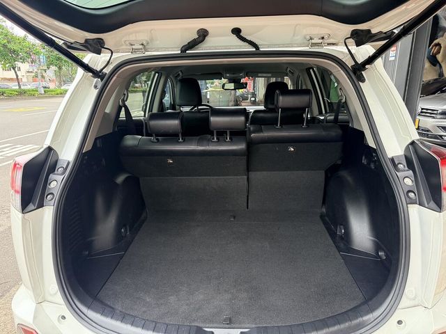 TOYOTA豐田 RAV4  第8張相片
