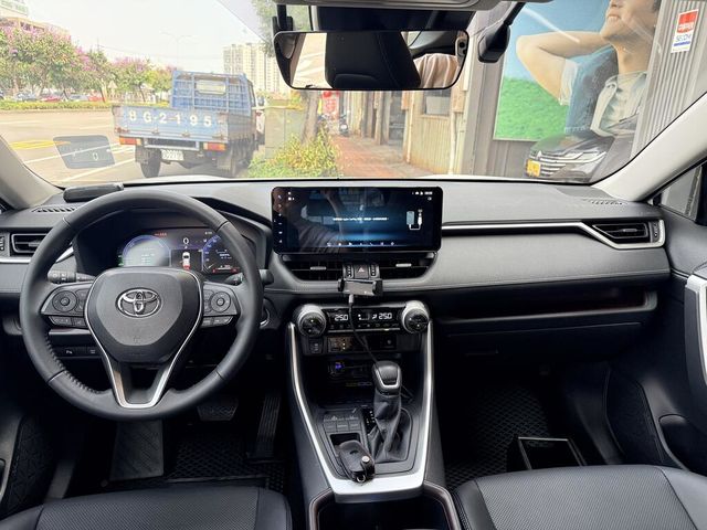 TOYOTA豐田 RAV4  第8張相片