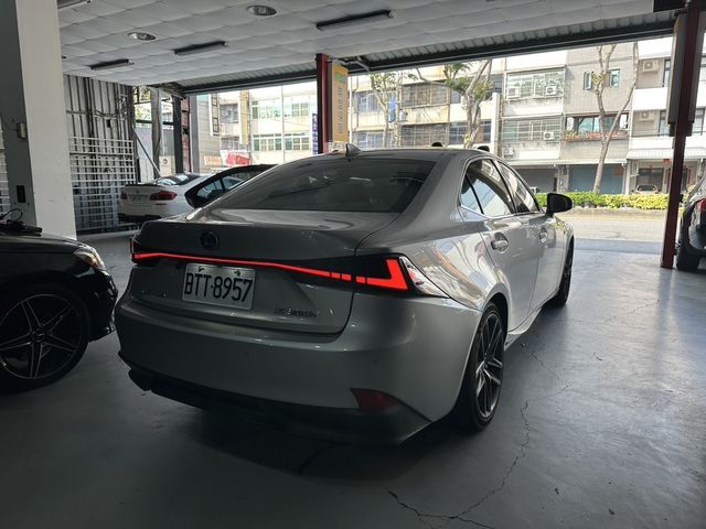 LEXUS凌志 IS 300H  第3張相片
