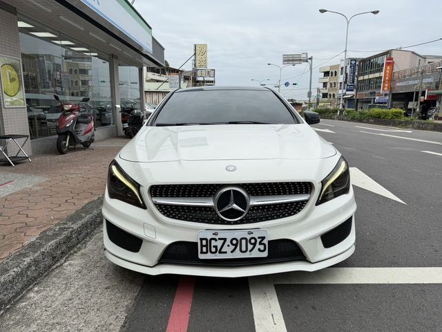 M-BENZ賓士 CLA250  第2張相片