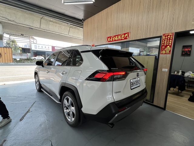 TOYOTA豐田 RAV4  第2張相片