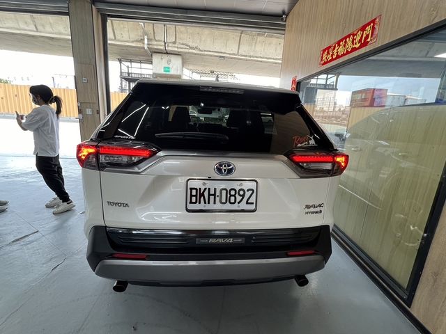 TOYOTA豐田 RAV4  第3張相片