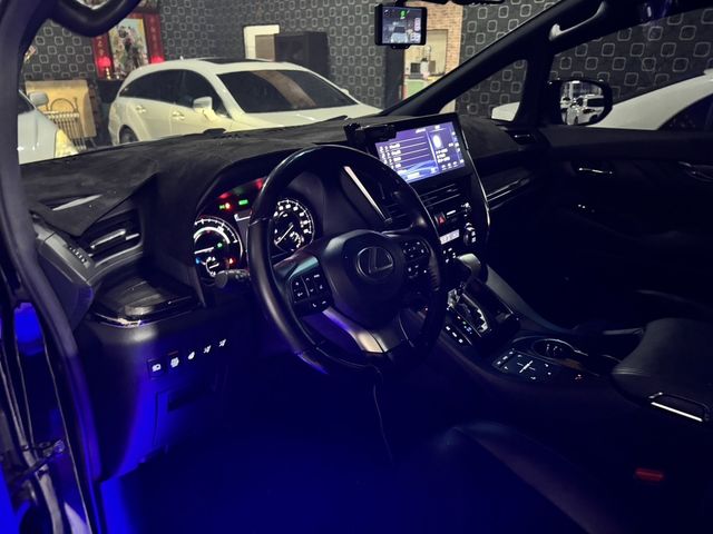 LEXUS凌志 LM300H  第4張相片