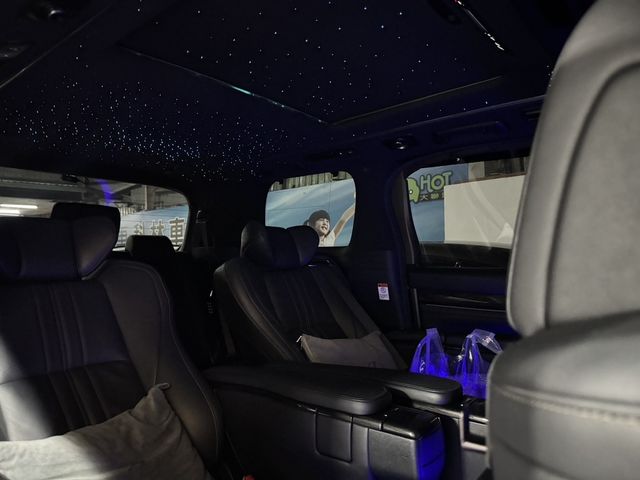 LEXUS凌志 LM300H  第6張相片