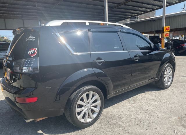 MITSUBISHI三菱 OUTLANDER  第4張相片