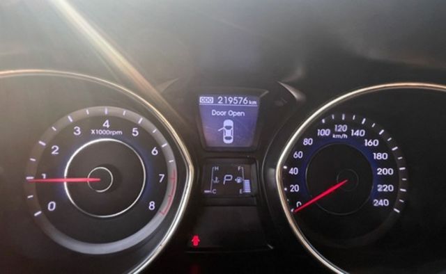 HYUNDAI現代 ELANTRA  第7張相片