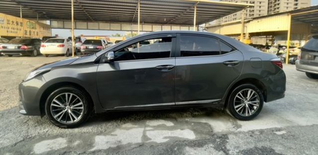 TOYOTA豐田 ALTIS  第3張相片
