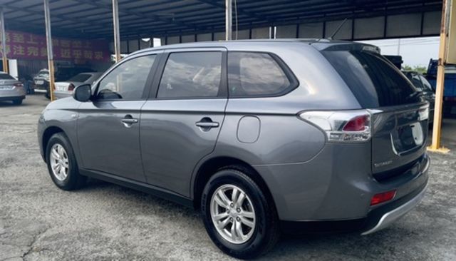 MITSUBISHI三菱 OUTLANDER  第4張相片