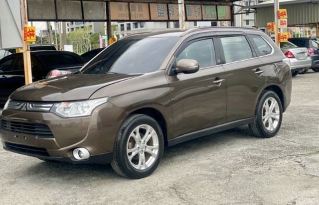 MITSUBISHI三菱 OUTLANDER  第1張相片