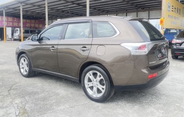 MITSUBISHI三菱 OUTLANDER  第2張相片