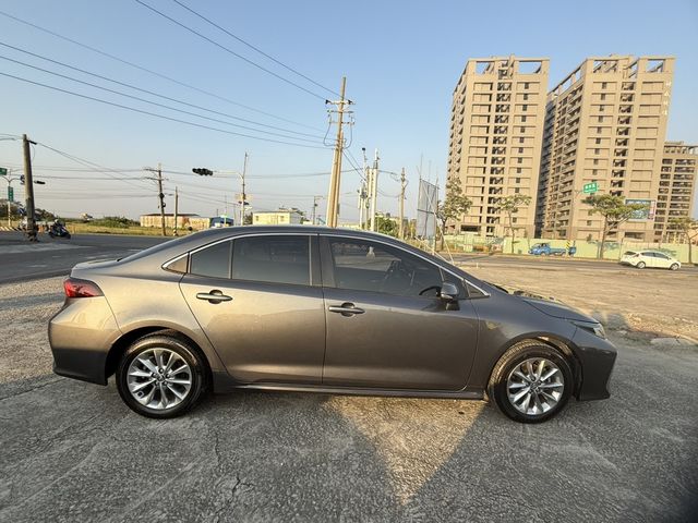 TOYOTA豐田 ALTIS  第3張相片