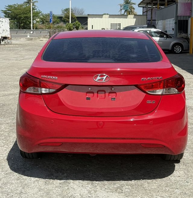 HYUNDAI現代 ELANTRA  第7張相片